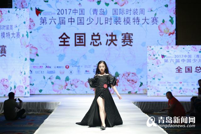 第六届中国少儿时装模特大赛举行 萌娃T台走秀