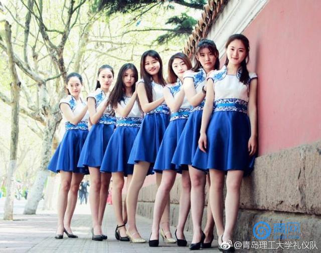 青岛高校礼仪队美女景点宣传文明出行