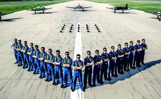 解放军海军航空大学亮相 青岛设校区