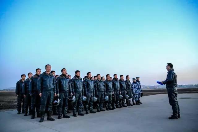 解放军海军航空大学亮相 青岛设校区