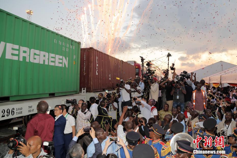 蒙内铁路移交仪式在肯尼亚港口城市内罗毕举行