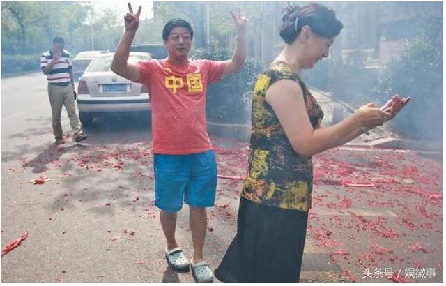 张继科发微博母亲年轻照片 网友：青岛大美女