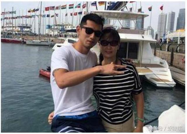 张继科发微博母亲年轻照片 网友：青岛大美女
