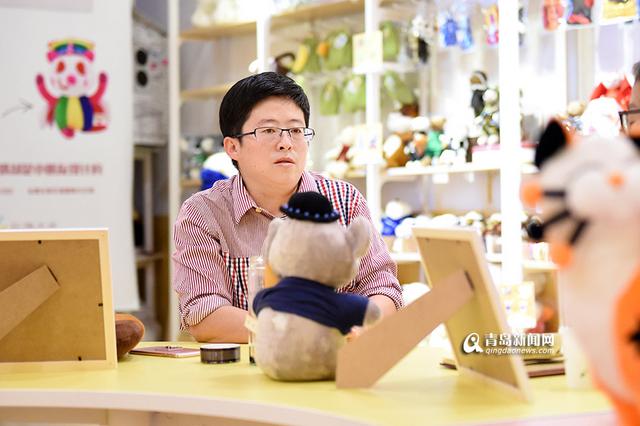 【青岛故事】她让孩子涂鸦变成10万只玩偶
