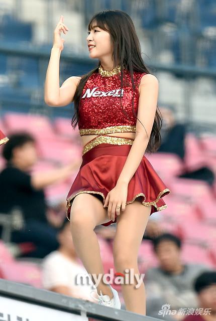 韩国啦啦队热舞助阵棒球赛 翘臀长腿性感撩人