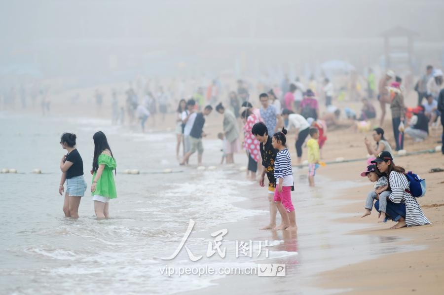 洗海澡啦！青岛第一海水浴场今日开放