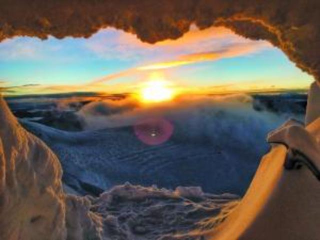 小伙因一次徒步辞职投身登山 两年登顶16座雪山