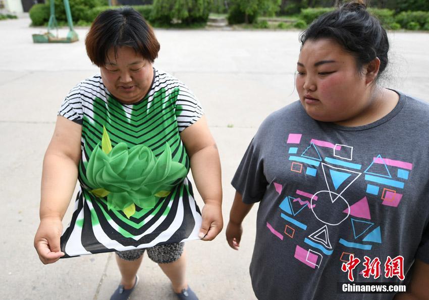 山东610斤母女长春减肥 母亲7年没穿过新衣