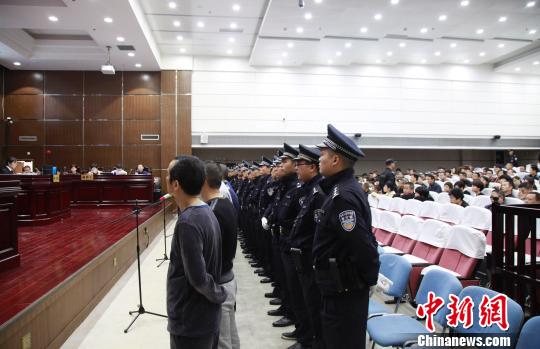 浙江温州审判28人特大涉黑案 首犯涉十宗罪获刑(图)