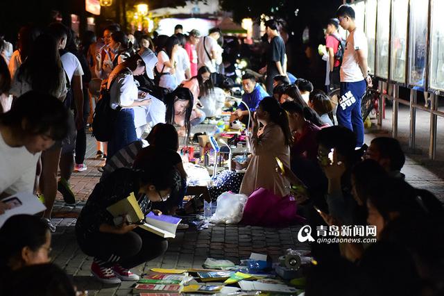 高清：又是一年毕业季 高校跳蚤市场交易火爆