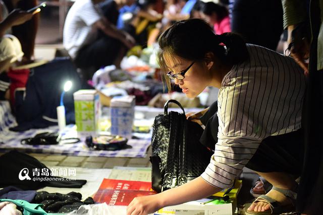 高清：又是一年毕业季 高校跳蚤市场交易火爆
