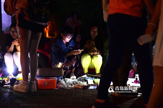 高清：又是一年毕业季 高校跳蚤市场交易火爆