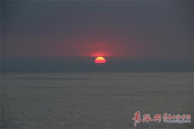 青岛最佳海上观日出位置在这 还有人偶遇海豚