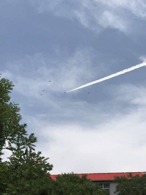 震撼首见！多架歼-20战斗机编队飞行(组图)