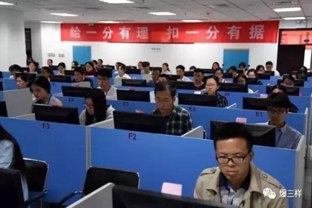 直击山东高考阅卷现场 每道题两老师同时评分 直击山东高考阅卷现场 每道题两老师同时评分