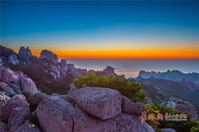 实拍崂山海上日出 天空惊现神奇云际线