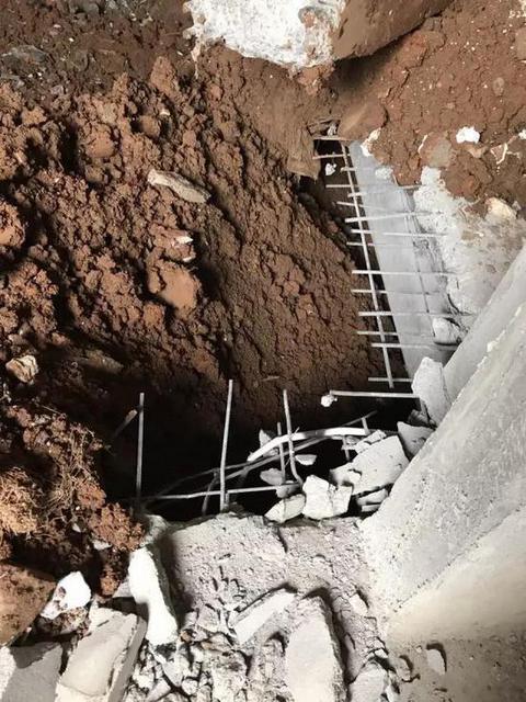 挖掘机开进楼挖5米大坑 惊动多个政府部门(图)