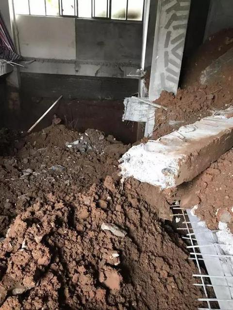 挖掘机开进楼挖5米大坑 惊动多个政府部门(图)