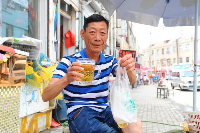 高清：夏天就是这个味 黄岛路喊你来喝散啤喽