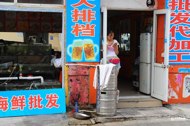 高清：夏天就是这个味 黄岛路喊你来喝散啤喽