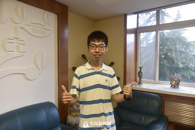 青岛二中学霸团亮相:11人被清华北大录取(图)