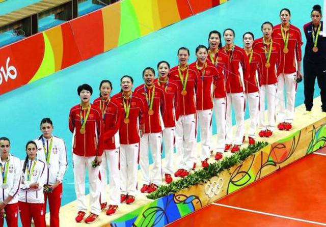 奏国歌时将手放胸口？ 人大常委：那是美国礼节