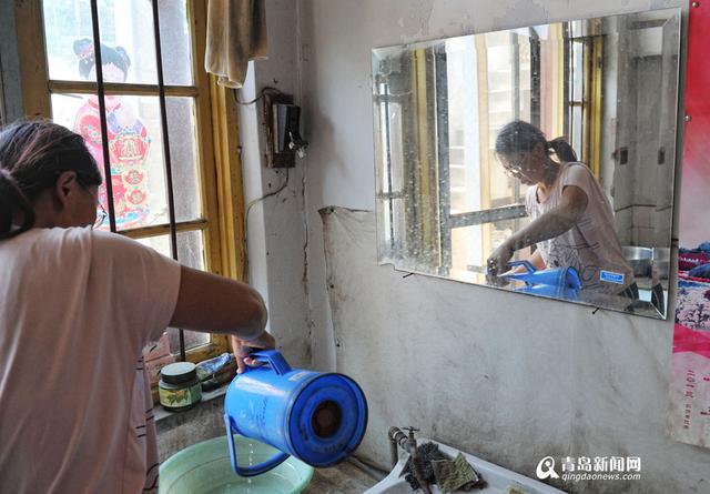 【青岛故事】平度好儿媳谭岩 照顾瘫痪公公20年