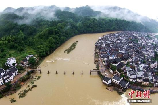 水利部：入汛以来全国汛情总体平稳 局地受灾严重