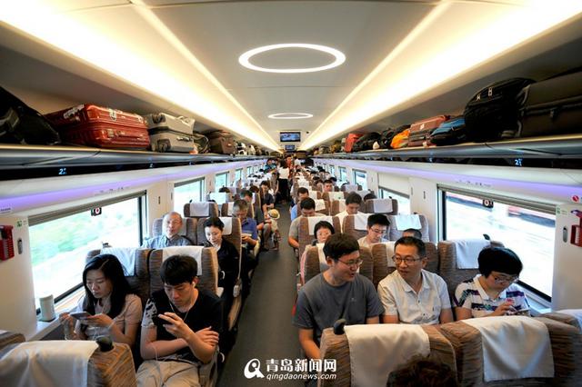 高清:复兴号动车组靓图大放送 内外兼修颜值高
