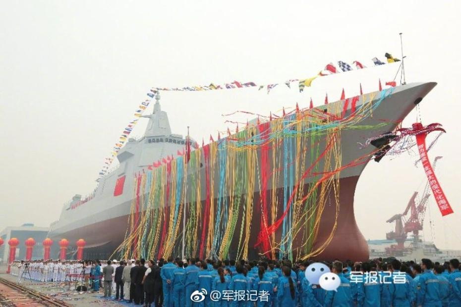 中国完全自主研制新型万吨级驱逐舰首舰下水