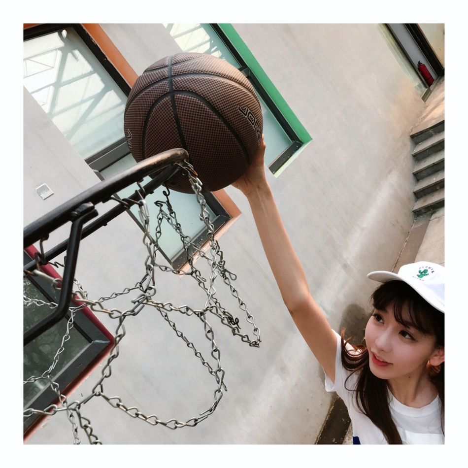 “小志玲”变身篮球宝贝 大秀蛮腰清纯可人