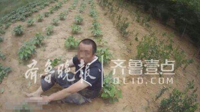 酒驾司机见交警换座不成 慌称上厕所逃进果园