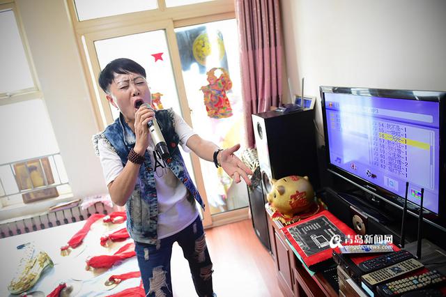 【青岛故事】摇滚奶奶'徐小哥' 被赞女版崔健