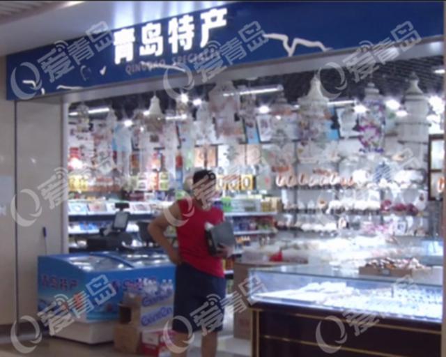 替客人寄存行李女店主被打 警方已介入
