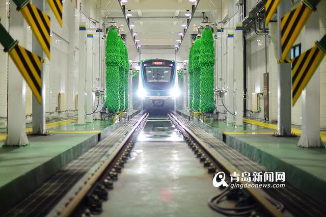 高清：揭秘地铁洗车节水奇招 八成废水可回收