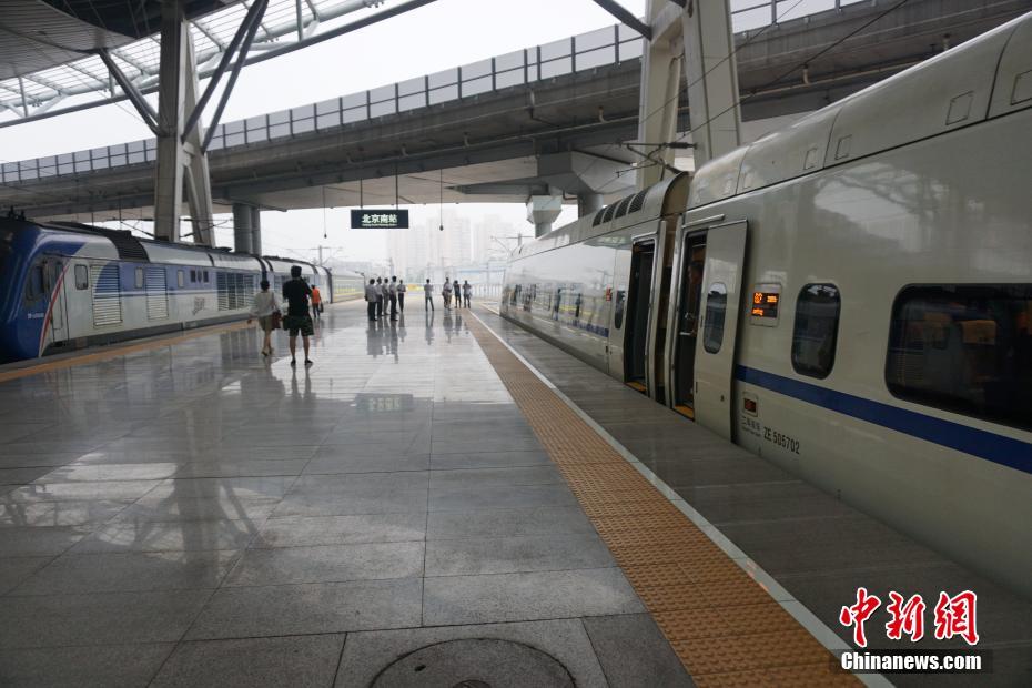 北京开往雄安新区的动车首发 全程不到两小时