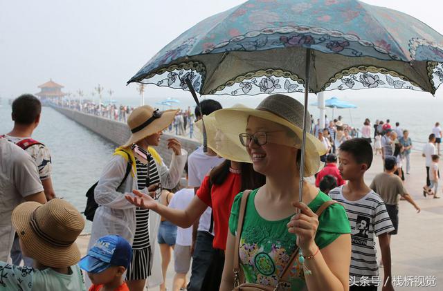 这8张图带你看来青岛到栈桥旅游有多火