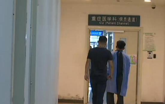 小学生毕业聚餐 13岁男孩灌7瓶二锅头后进ICU