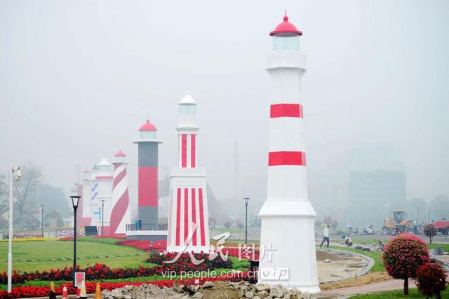 一带一路国家灯塔亮相金沙滩啤酒城