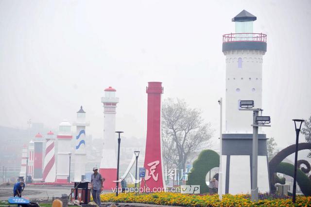 一带一路国家灯塔亮相金沙滩啤酒城