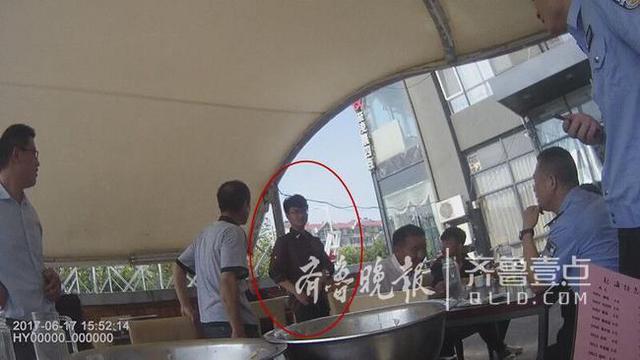 19岁男孩赌气离家出走 在青花光钱险些流落街头