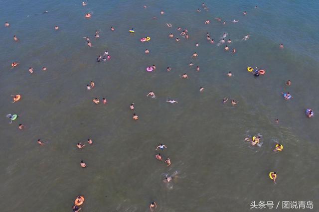 高温戏水享清凉 航拍石老人浴场壮观景象