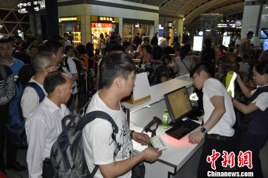 台风将登陆海南 约5000人因降雨滞留成都机场