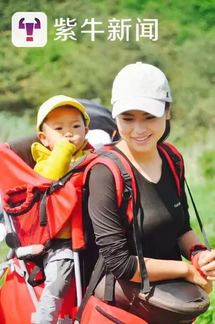 母亲向往诗和远方 背1岁半女儿走遍名山(图)