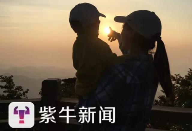 母亲向往诗和远方 背1岁半女儿走遍名山(图)