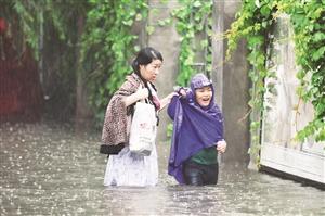 长春再降暴雨 市民调侃：不会开船不是好司机