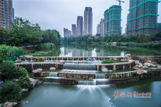 慢门拍雨后李村河：小瀑布曼妙似纱美景怡人