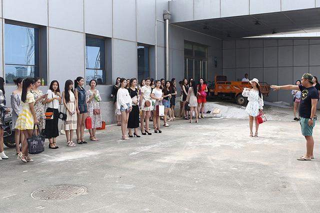 20岁东北嫩模：模特的脚是最丑的