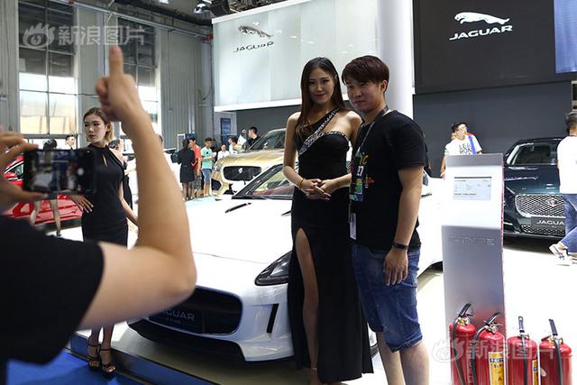 20岁东北嫩模：模特的脚是最丑的