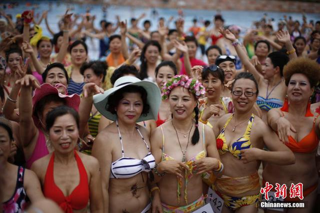 天津举行中老年不老比基尼大赛